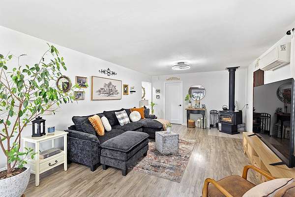 4.1 Acres of Residential Land with Home for Sale in Gold Hill, Oregon