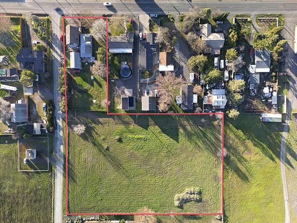 2.73 Acres of Residential Land with Home for Sale in Medford, Oregon
