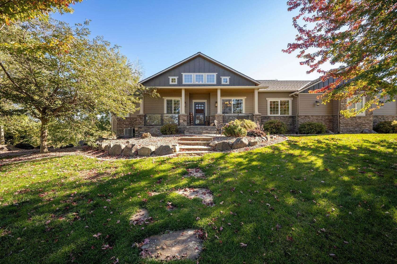 10 Acres of Land with Home for Sale in Greenacres, Washington