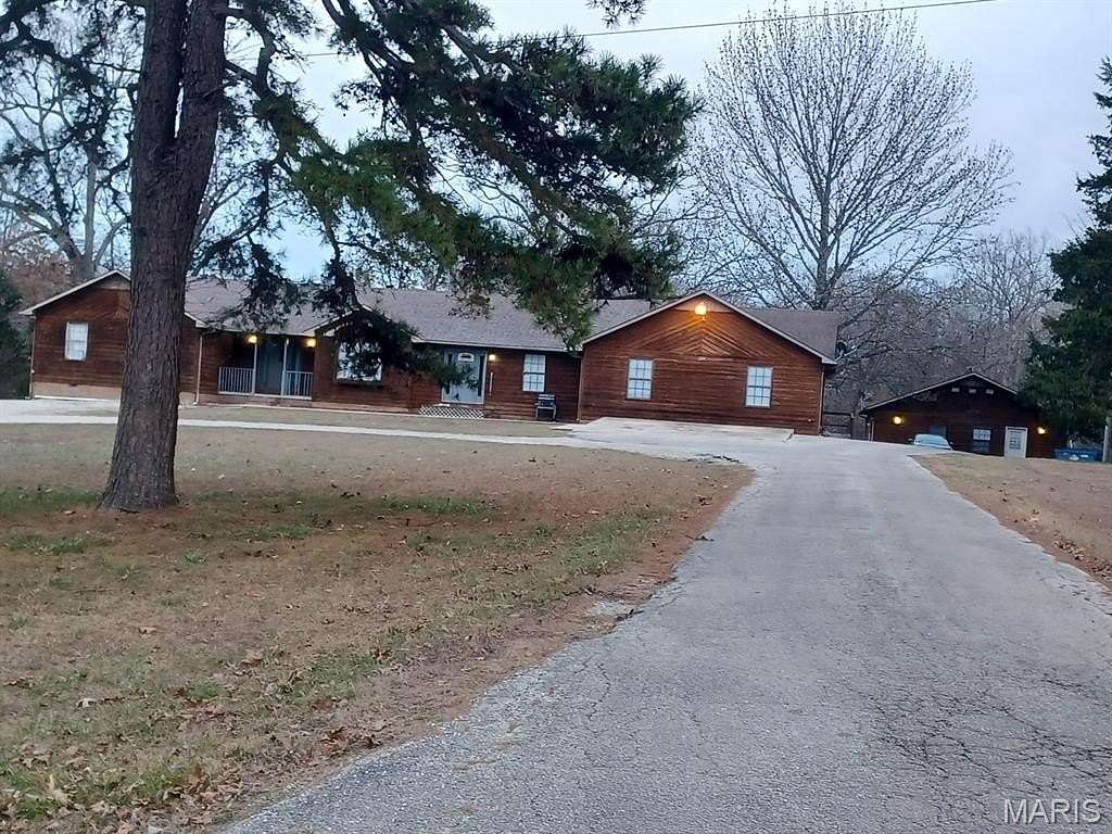 2 Acres of Improved Residential Land for Sale in Poplar Bluff, Missouri