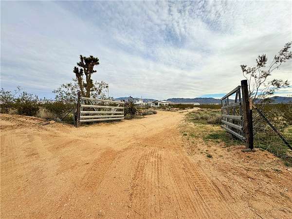 4.55 Acres of Residential Land with Home for Sale in Golden Valley, Arizona
