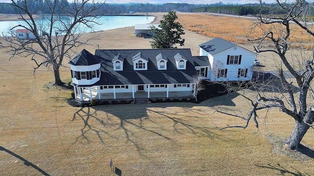 5 Acres of Land with Home for Sale in Hazlehurst, Georgia