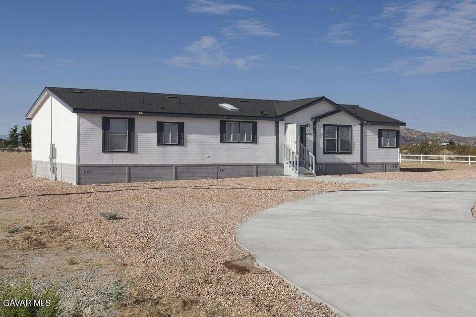 2.39 Acres of Residential Land with Home for Lease in Rosamond, California