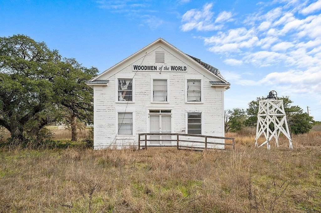 2 Acres of Improved Residential Land for Sale in Muldoon, Texas