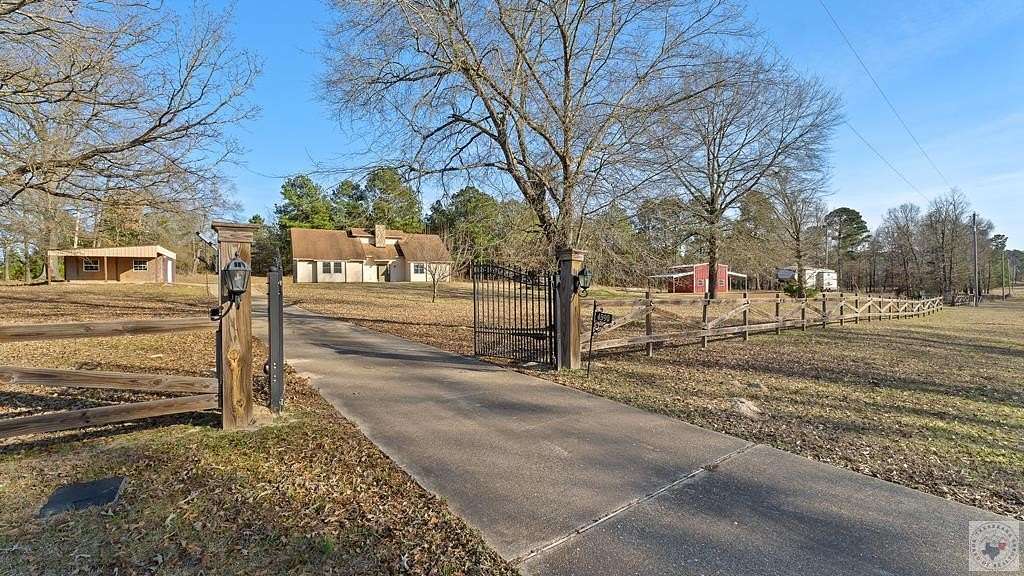 9 Acres of Residential Land with Home for Sale in Atlanta, Texas