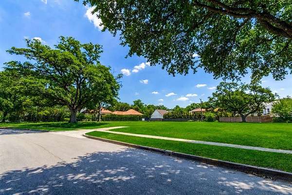 0.68 Acres of Residential Land for Sale in Highland Park, Texas