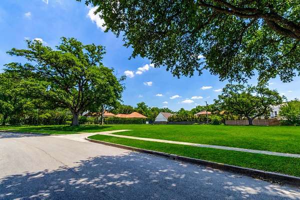 0.68 Acres of Residential Land for Sale in Highland Park, Texas