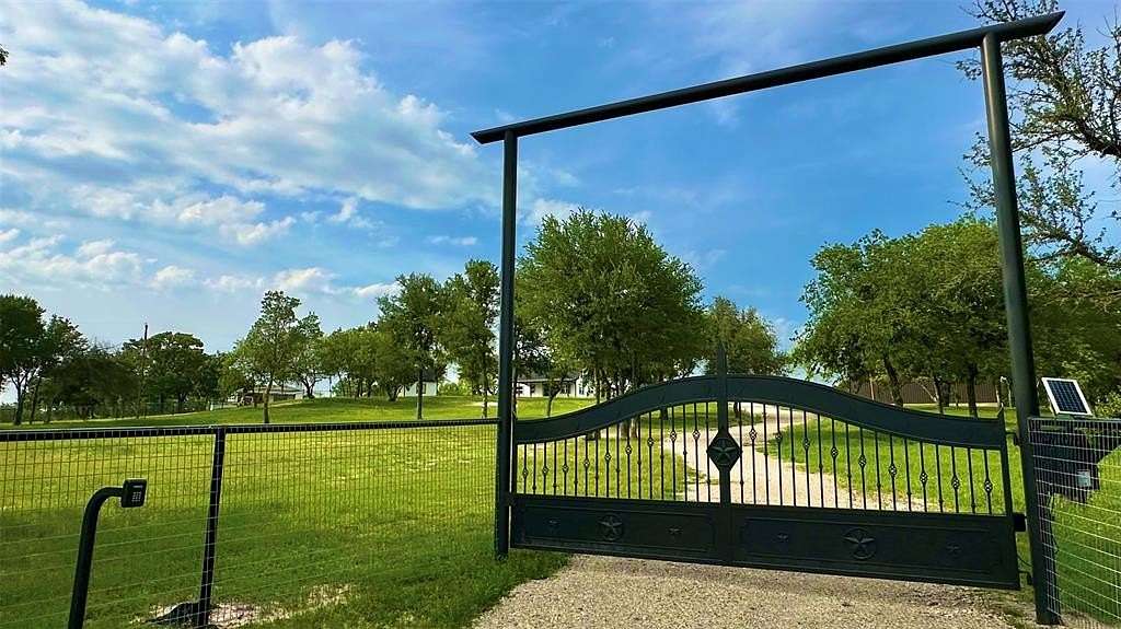 3 Acres of Residential Land with Home for Sale in Weatherford, Texas