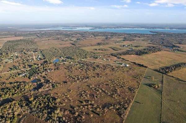 30 Acres of Land for Sale in Corsicana, Texas