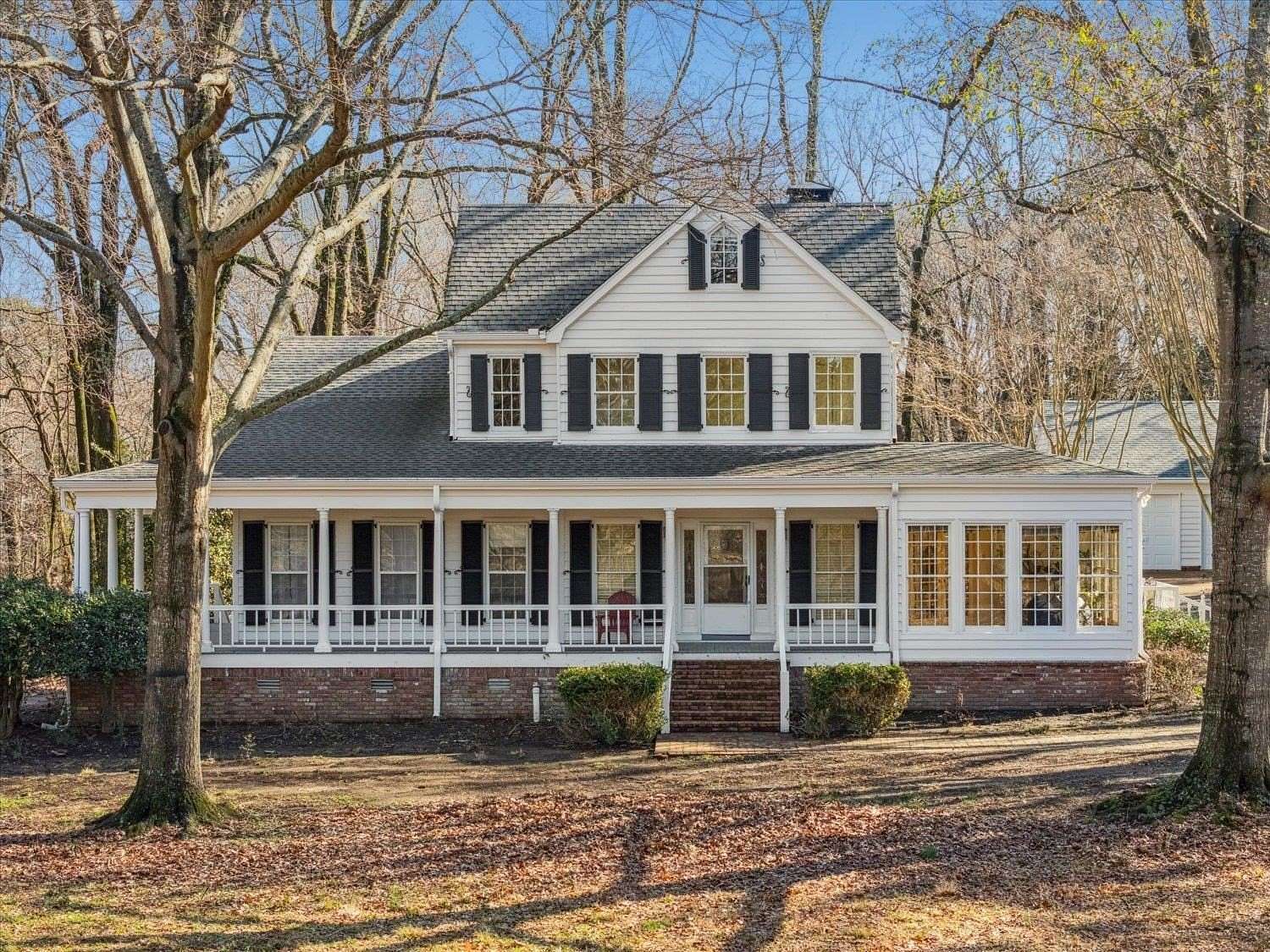 4.26 Acres of Land with Home for Sale in Germantown, Tennessee