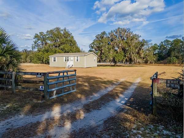 5.47 Acres of Residential Land with Home for Sale in Fort McCoy, Florida