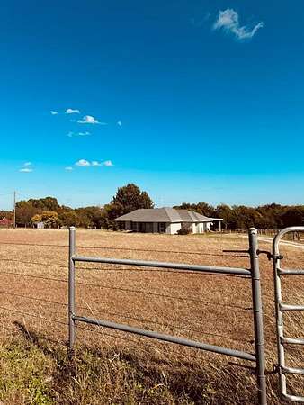 11.4 Acres of Land with Home for Lease in Trenton, Texas