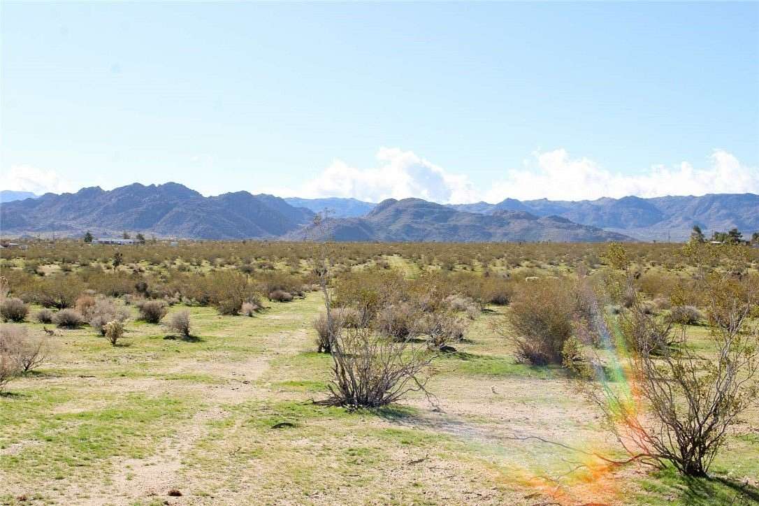 5 Acres of Residential Land for Sale in Joshua Tree, California