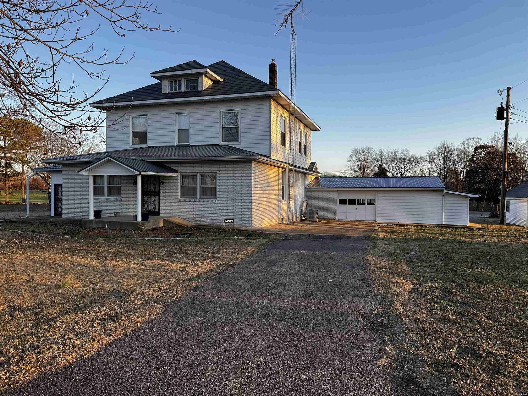 8.34 Acres of Residential Land with Home for Sale in South Fulton, Tennessee