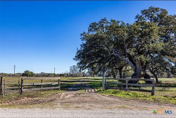 157 Acres of Improved Recreational Land & Farm for Sale in Edna, Texas