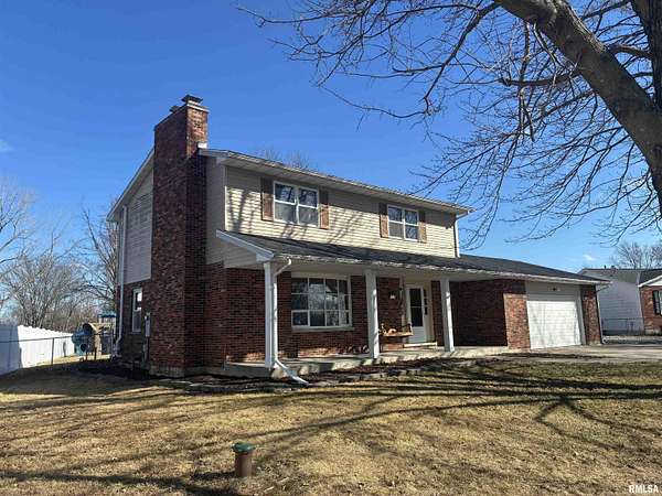 2.5 Acres of Land with Home for Sale in Quincy, Illinois