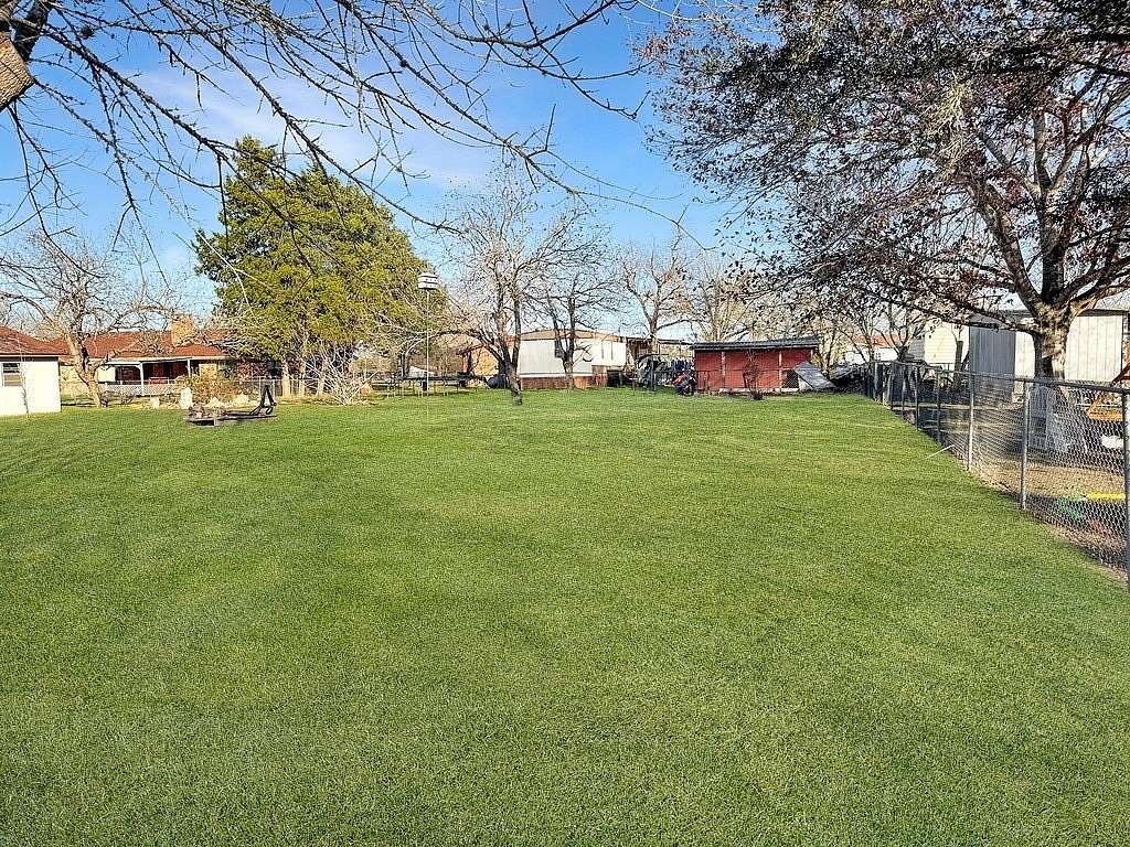 0.25 Acres of Residential Land for Sale in Flatonia, Texas