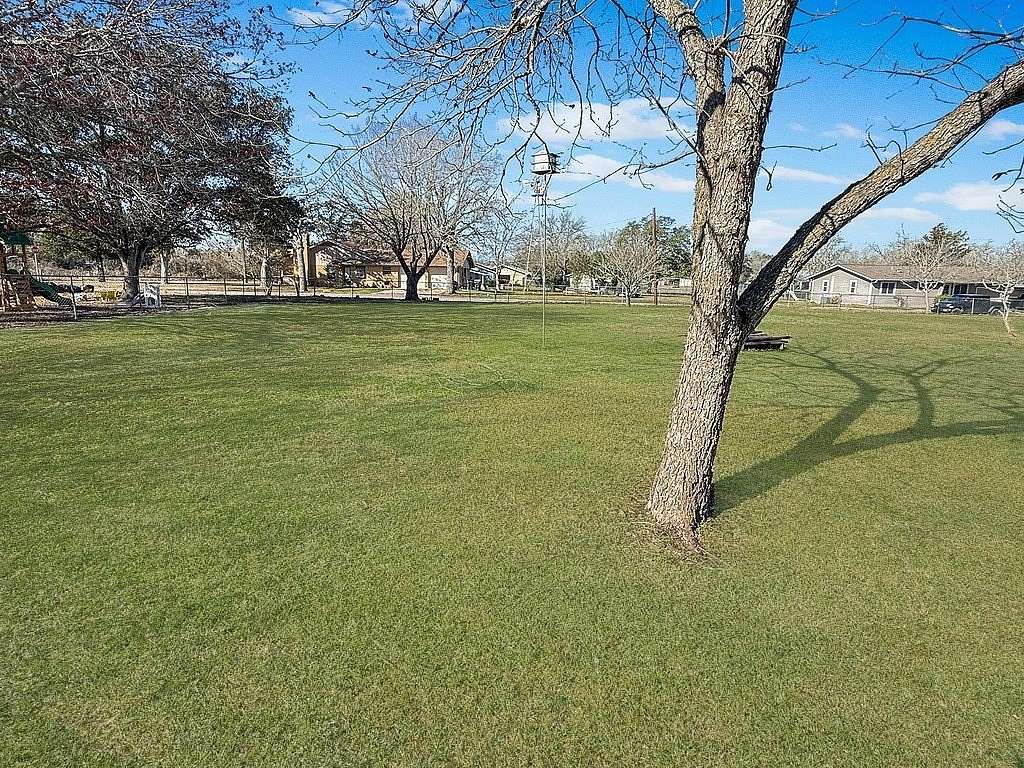 0.25 Acres of Residential Land for Sale in Flatonia, Texas