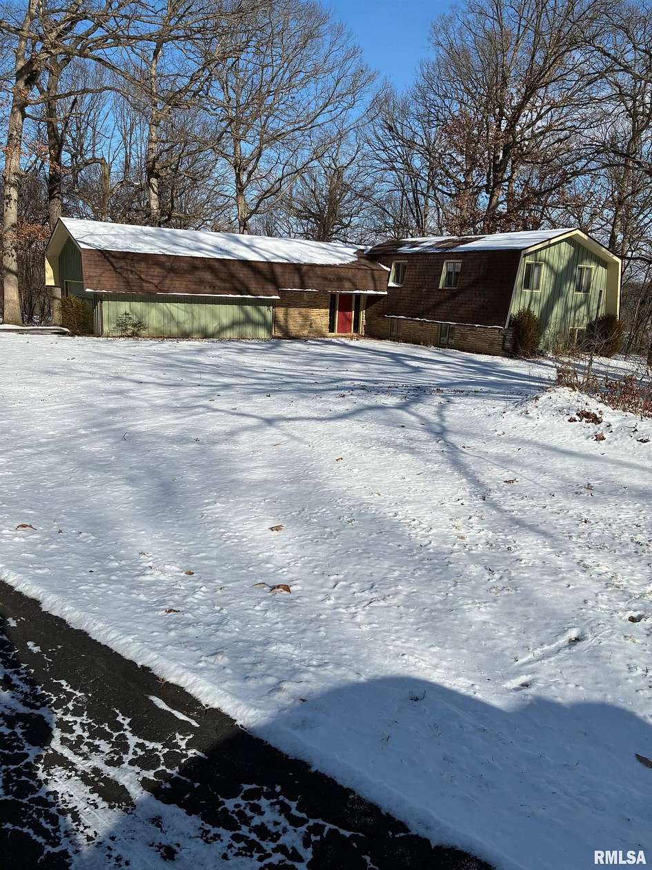 10 Acres of Residential Land with Home for Sale in Dunlap, Illinois