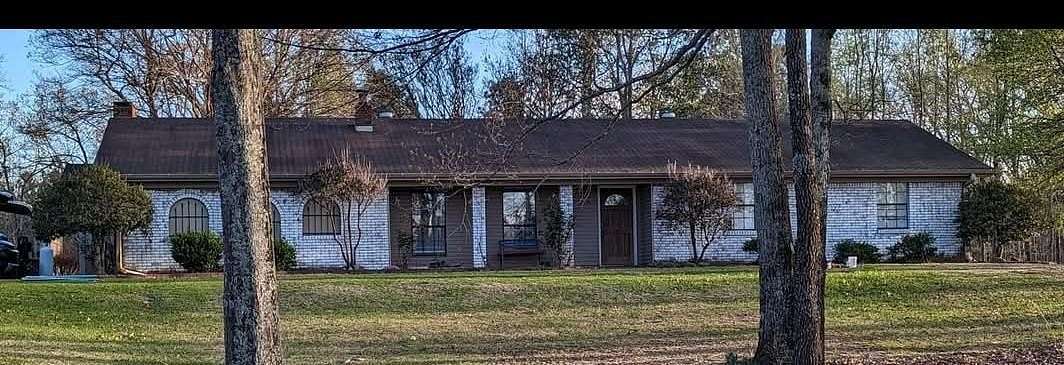 10 Acres of Residential Land with Home for Sale in Tupelo, Mississippi