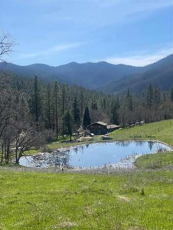 30 Acres of Land with Home for Sale in Jacksonville, Oregon