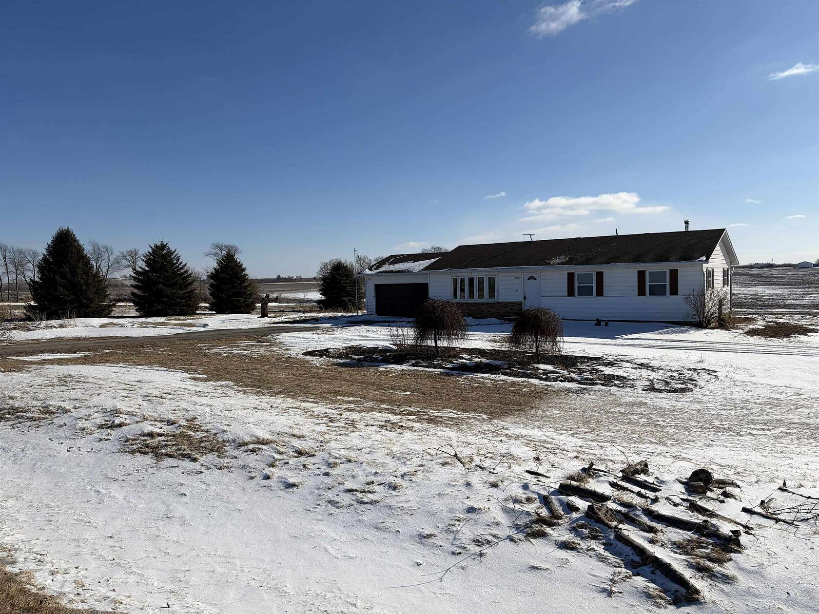 2 Acres of Residential Land with Home for Sale in Baileyville, Illinois