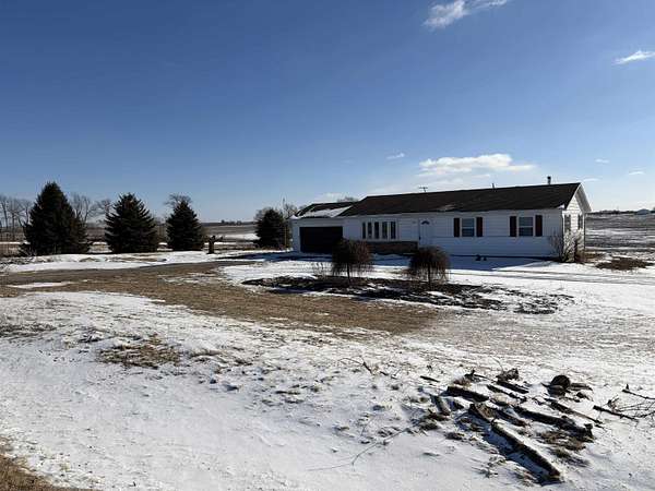 2 Acres of Residential Land with Home for Sale in Baileyville, Illinois