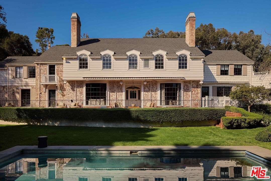 1.54 Acres of Residential Land with Home for Sale in Pacific Palisades, California