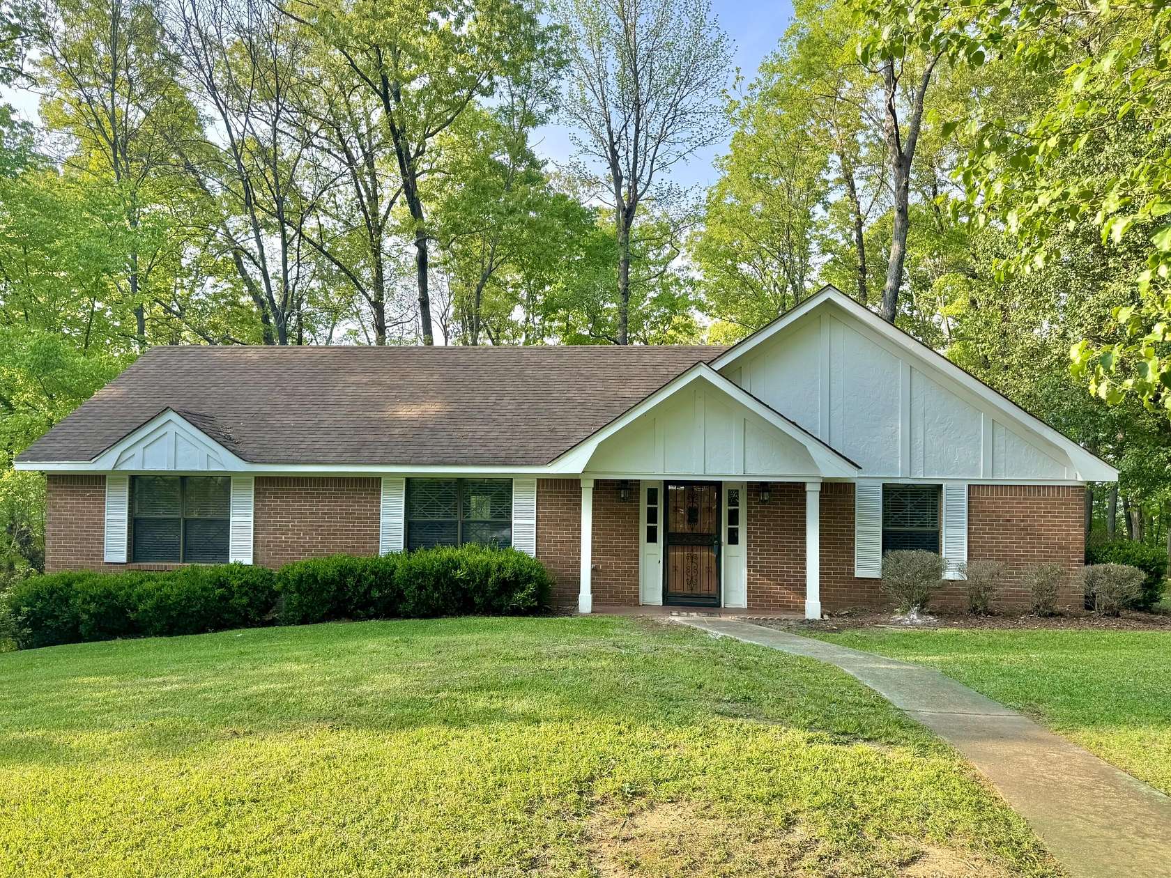 1.54 Acres of Land with Home for Sale in Columbus, Mississippi