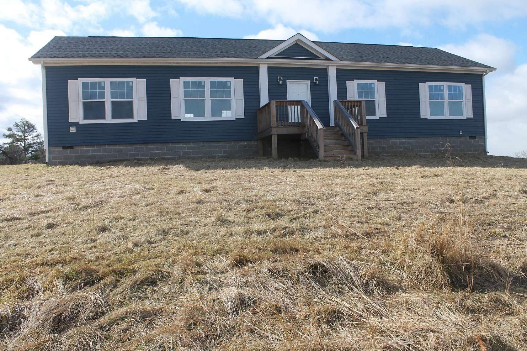 25.3 Acres of Land with Home for Sale in Draper, Virginia