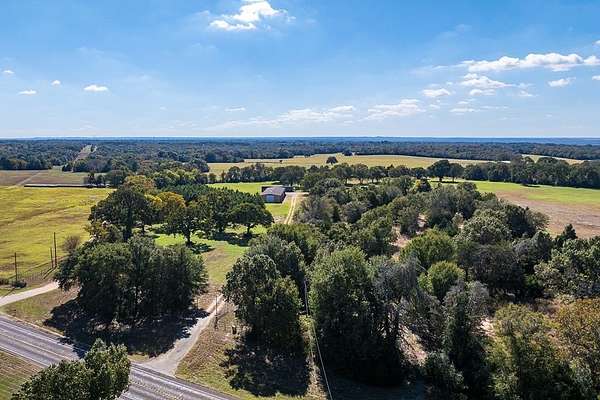 152 Acres of Land with Home for Sale in Tennessee Colony, Texas