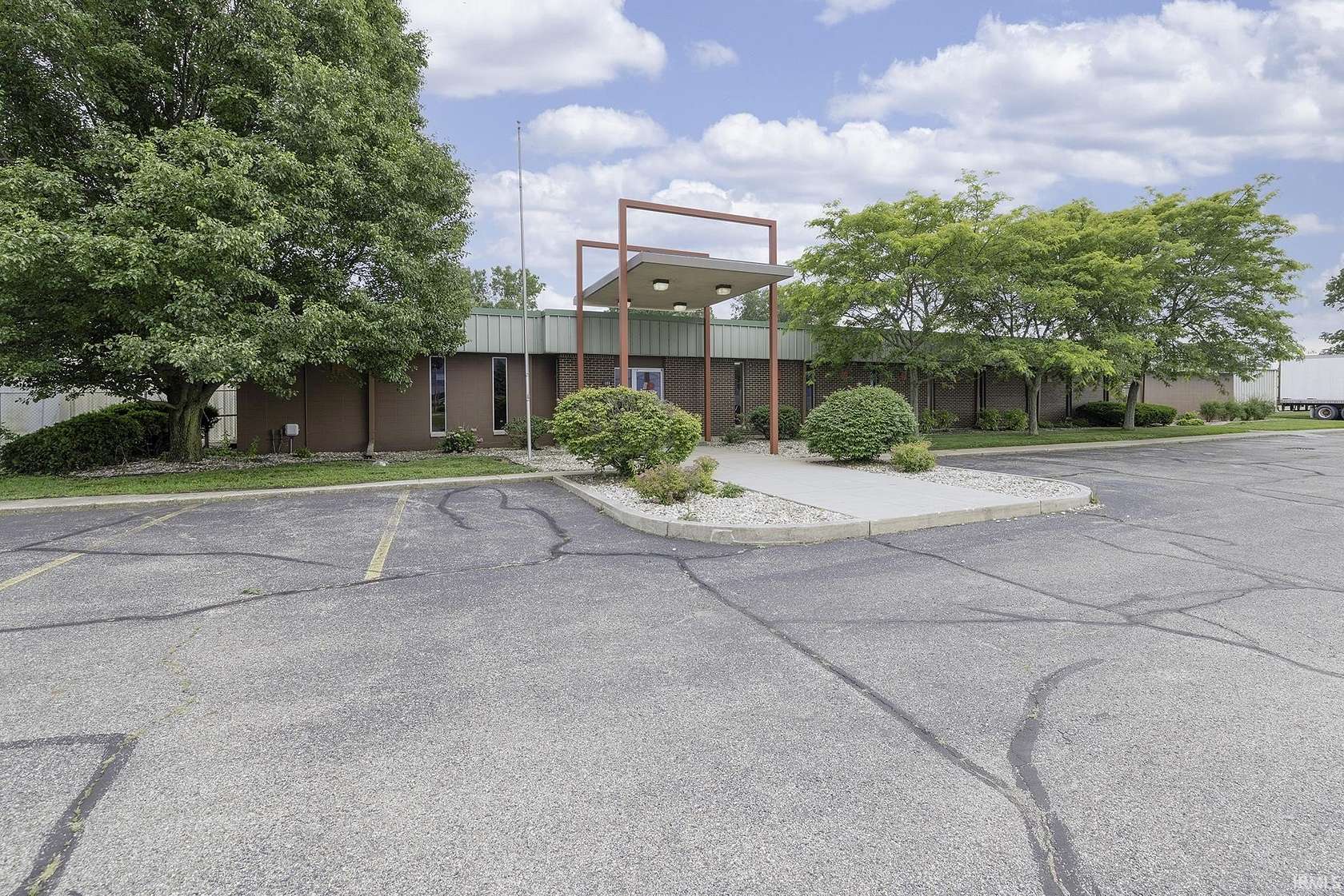 9.38 Acres of Commercial Land for Sale in Mishawaka, Indiana