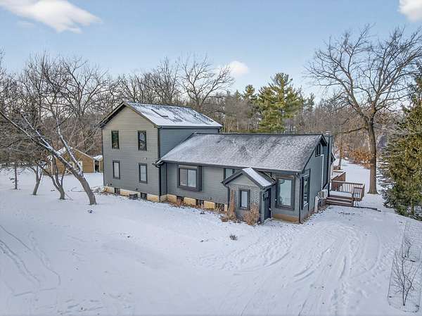 2.82 Acres of Residential Land with Home for Sale in Lake Zurich, Illinois