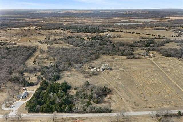 20 Acres of Land with Home for Sale in Marietta, Oklahoma