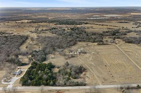 20 Acres of Land with Home for Sale in Marietta, Oklahoma
