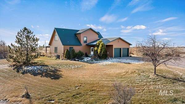 9.33 Acres of Residential Land with Home for Sale in Shoshone, Idaho