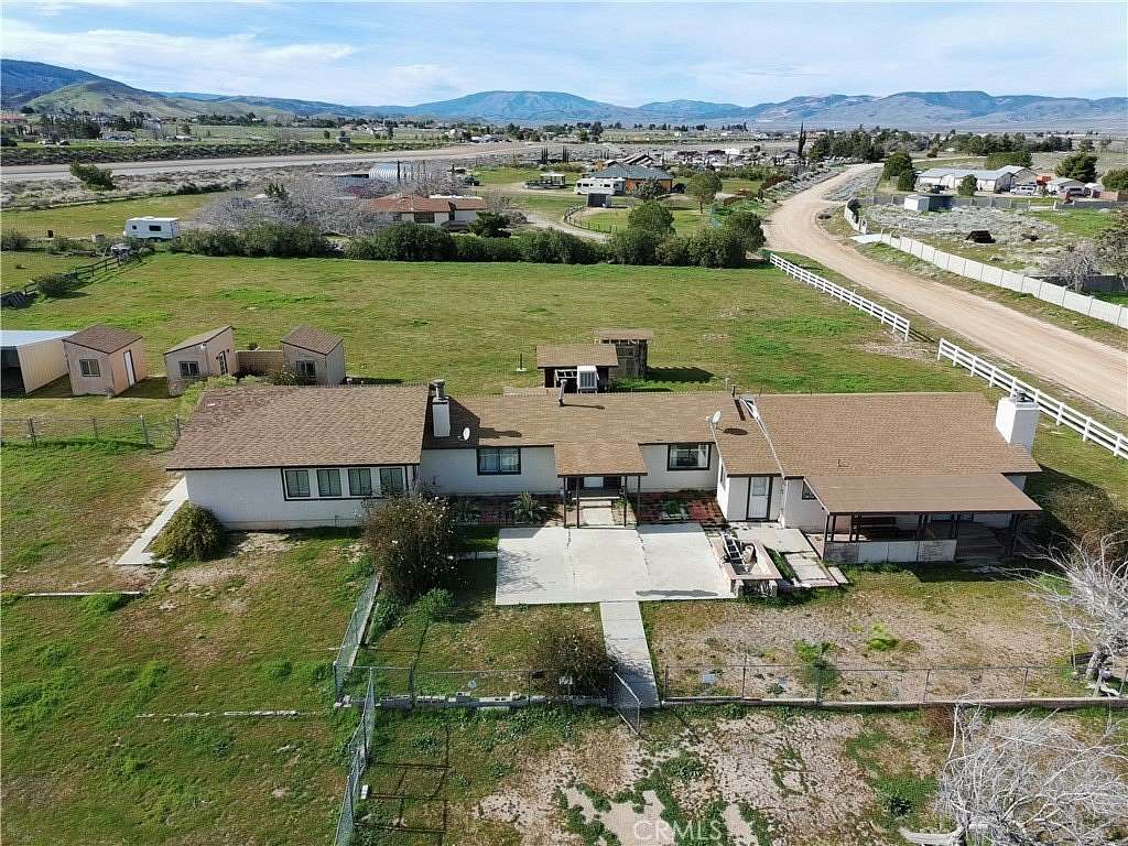 2.5 Acres of Residential Land with Home for Sale in Lancaster, California