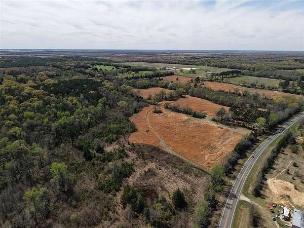 567 Acres of Land for Sale in Bagwell, Texas