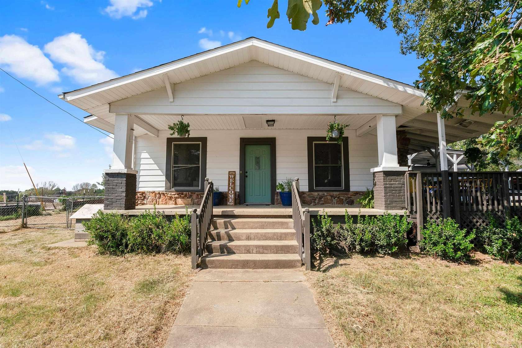 2.73 Acres of Residential Land with Home for Sale in Greenbrier, Arkansas