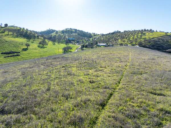 5 Acres of Land for Sale in Templeton, California
