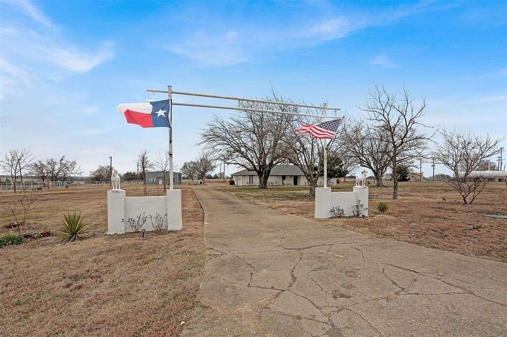 3 Acres of Land with Home for Lease in Bonham, Texas