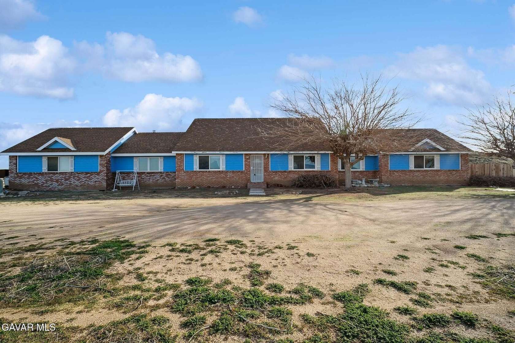 41.4 Acres of Land with Home for Sale in Lancaster, California