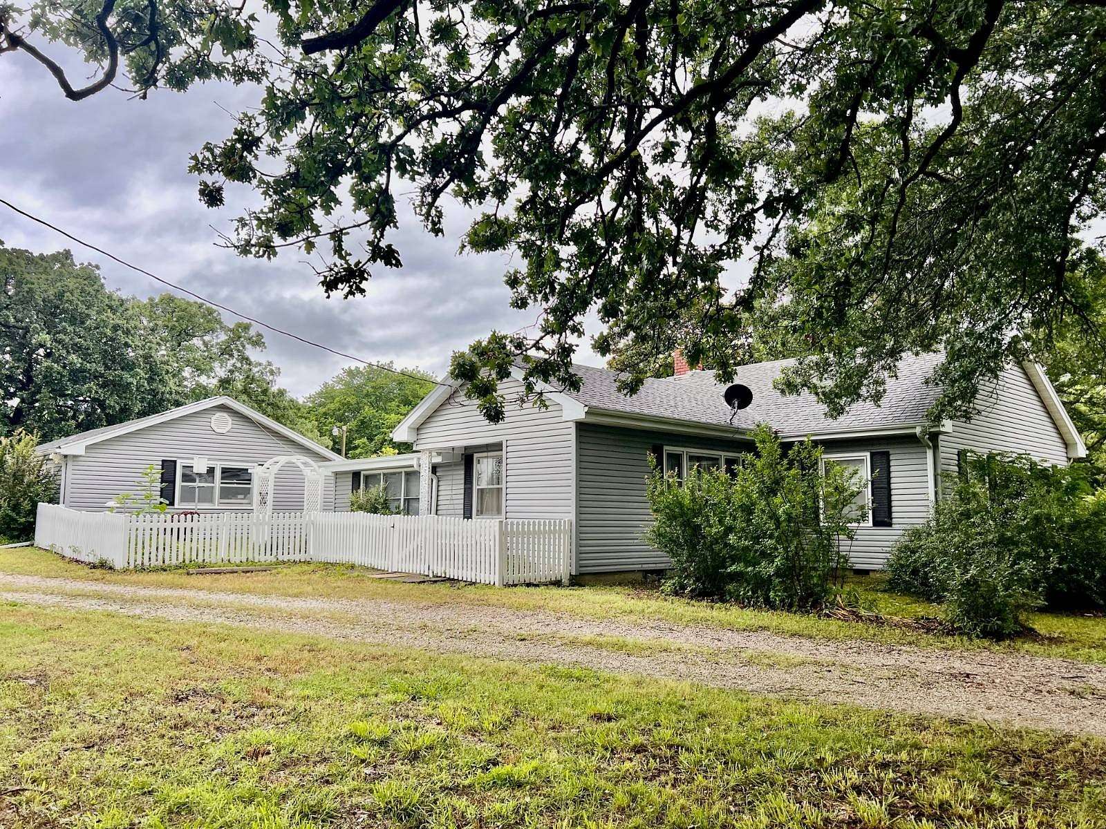 3.23 Acres of Residential Land with Home for Sale in Coffeyville, Kansas