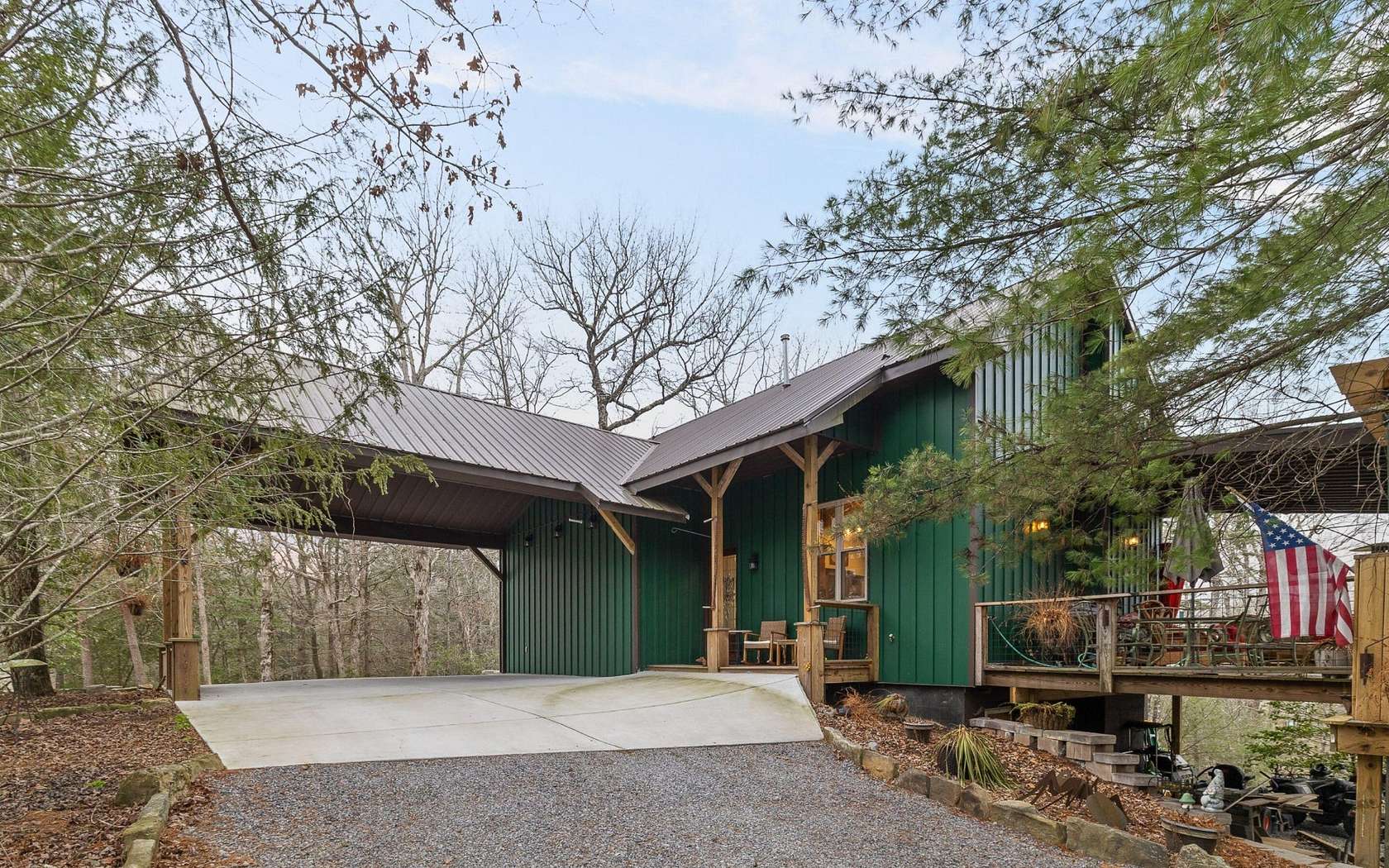 5.79 Acres of Residential Land with Home for Sale in Soddy-Daisy, Tennessee