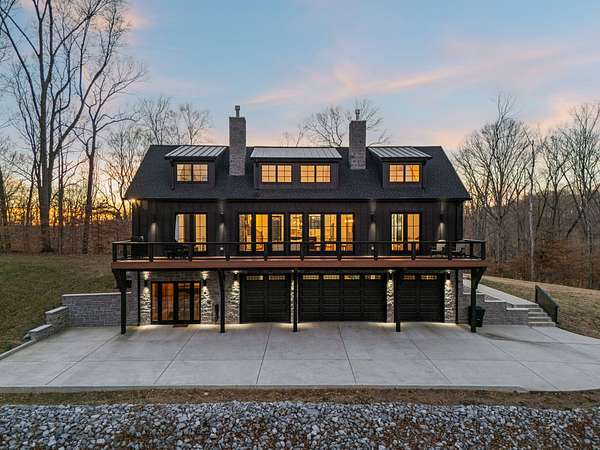 5.53 Acres of Residential Land with Home for Sale in Nashville, Tennessee