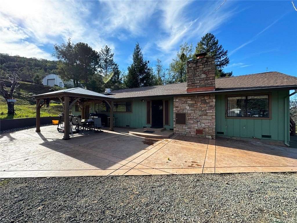 15.8 Acres of Land with Home for Sale in Hopland, California