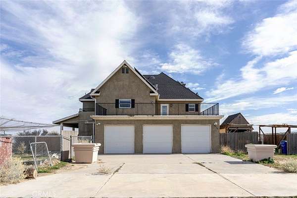 2.55 Acres of Residential Land with Home for Sale in Palmdale, California