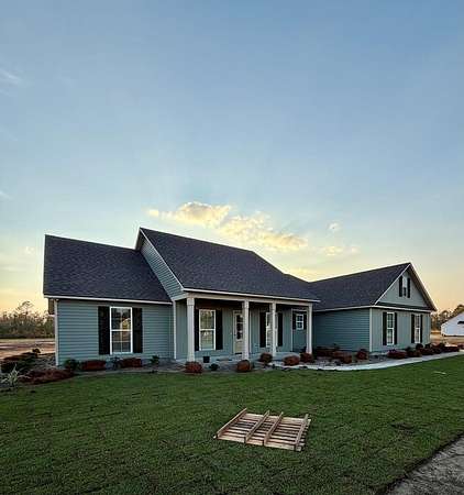 3.17 Acres of Land with Home for Sale in Nashville, Georgia