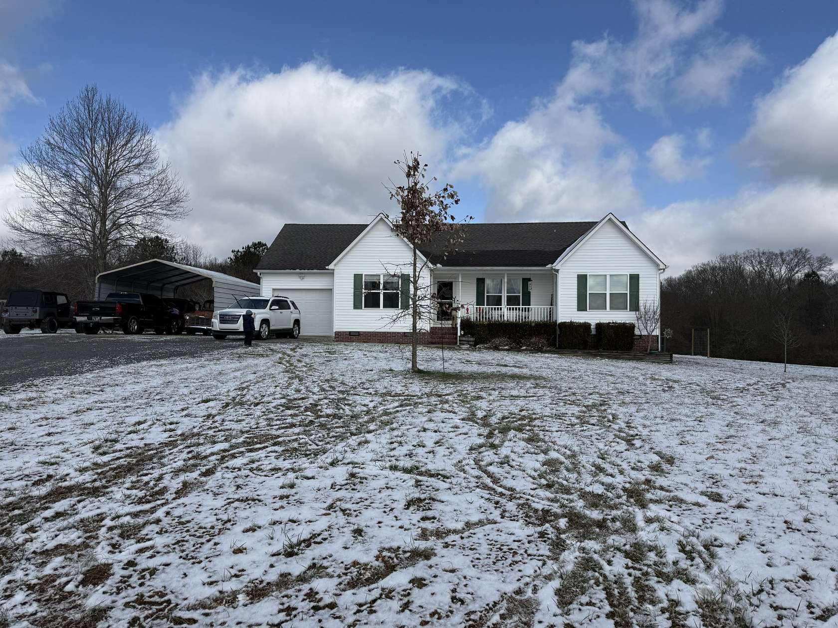 1.5 Acres of Residential Land with Home for Sale in Tullahoma, Tennessee