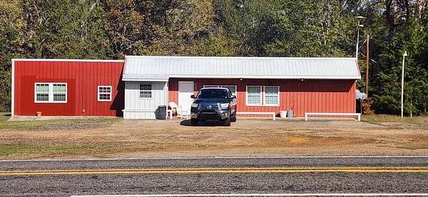 3.1 Acres of Residential Land with Home for Sale in Jefferson, Texas